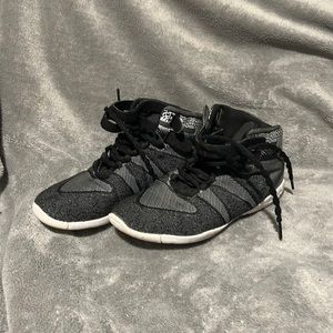 Nfinity Titan cheer shoe 7.5 women